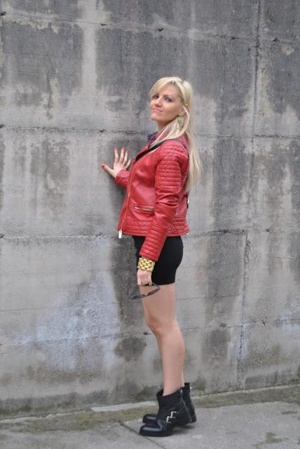 outfit chiodo in pelle rossa come abbinare il chiodo in pelle abbinamenti chiodo in pelle how to wear biker jacket biker jacket outfit how to combine biker jacket how to match biker jacket outfit invernali outfit marzo 2016 outfit casual invernali mariafelicia magno fashion blogger color block by felym fashion blogger italiane fashion blog italiani fashion blogger milano blogger italiane blogger italiane di moda blog di moda italiani ragazze bionde blonde hair blondie blonde girl fashion bloggers italy italian fashion bloggers influencer italiane italian influencer ragazze con la gonna ragazze bionde in mini gonna 