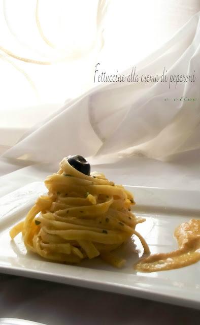 Fettuccine alla crema di peperoni ed olive e confessioni di una blogger