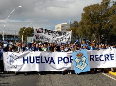 (VIDEO)Recreativo de Huelva, la marcia dei tifosi per salvare il club