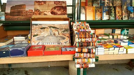 Nulla cambia! Il Primo Municipio dà via libera senza bando ai bancarellari che circondano Castel Sant'Angelo