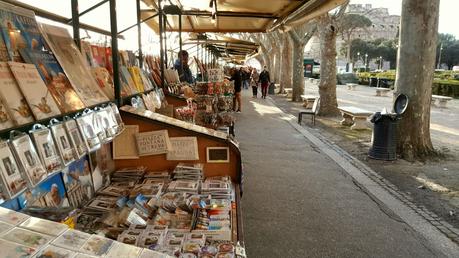 Nulla cambia! Il Primo Municipio dà via libera senza bando ai bancarellari che circondano Castel Sant'Angelo