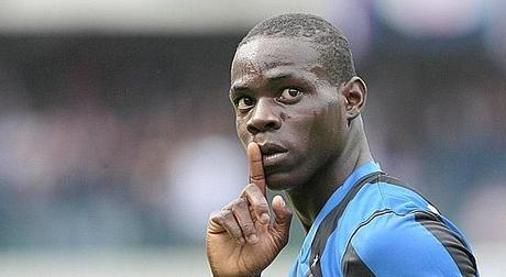 Inter Milan's forward Marco Balotelli celebrates after scoring a goal against Chievo during their Italian Serie A football match on May 10, 2009 at Bentegodi stadium in Verona. AFP PHOTO / EMILIO ANDREOLI