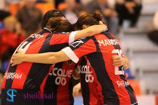 Real Statte accorcia sul 2-1 con il gol di Bea Martin festeggiata dalle compagne