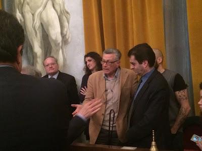 PAVIA. Manca il bilancio di ASM: scoppia la rissa. Furini sbraita contro l'opposizione.Sacchi lascia l'aula gridando.Stasera si continua...