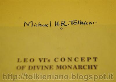 Un libro di Dorothy Wood, cugina di Tolkien e appartenuto a suo figlio Michael