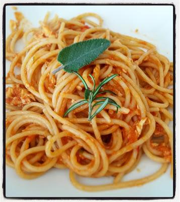 Spaghetti semintegrali al ragù di pesce povero Spaghetti semintegrali al ragù di pesce povero