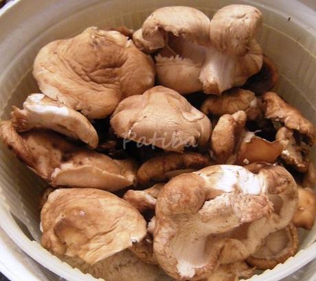 Riso con funghi shiitake freschi