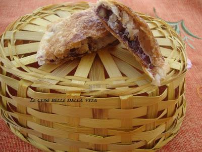Lingue di sfoglia con marmellata e pinoli Lingue di sfoglia con marmellata e pinoli