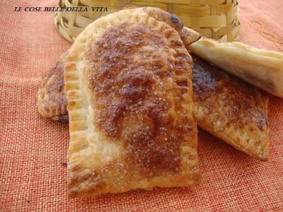 Lingue di sfoglia con marmellata e pinoli Lingue di sfoglia con marmellata e pinoli