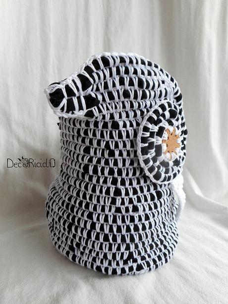 Gufo-cestino a crochet, ricavato da un paio di pantaloni gufo cestino 2