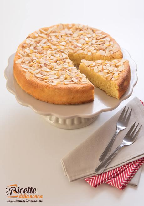 Torta di mandorle e ricotta al profumo di limone Foto Torta di mandorle e ricotta al profumo di limone