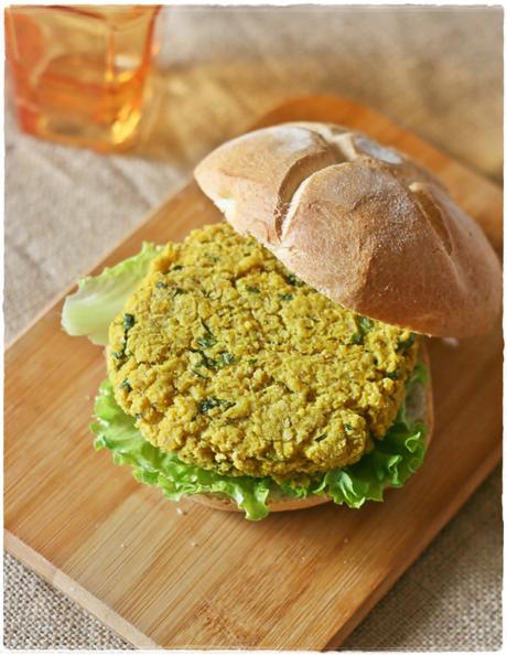 Veg Burger di lenticchie rosse e bulgur all’aglio orsino …ed il #wildapril di StagioniAMO! – Red lentil, bulgur and wild garlic burgers image