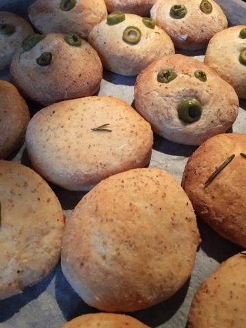 Focaccine morbide, ricetta Bimby Focaccine morbide, ricetta Bimby