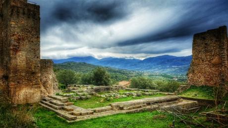 Velia, la città dalle due vite Velia, il tempio dell'Acropoli