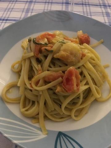 Linguine alla crema di avocado e gamberi Linguine alla crema di avocado e gamberi