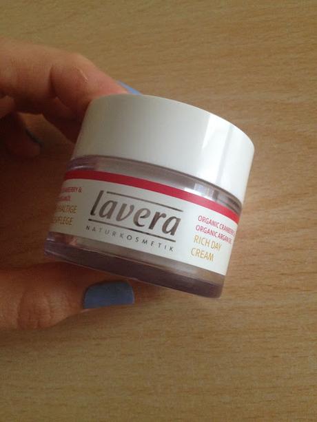 Lavera Crema Ricca da Giorno al Mirtillo rosso ed olio di Argan Lavera Crema Ricca da Giorno al Mirtillo rosso ed olio di Argan