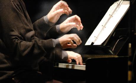 Chi va con lo Zoppo... non perde la presentazione di 'Musica Sottile' di Girolamo De Simone Chi va con lo Zoppo... non perde la presentazione di 'Musica Sottile' di Girolamo De Simone