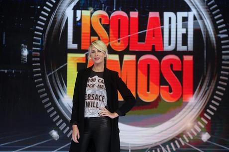 Finalisti Isola dei Famosi 2016, profilo naufraghi e favorito: chi vincerà tra Paola, Jonas, Giacobbe e Mercedesz? Isola dei Famosi 2016