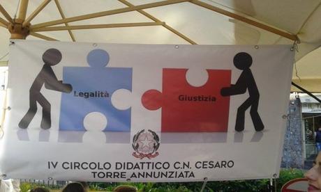 Torre Annunziata, scuole in piazza per ricordare le vittime della mafia: le foto 13293161_10208173325122286_976066356_n
