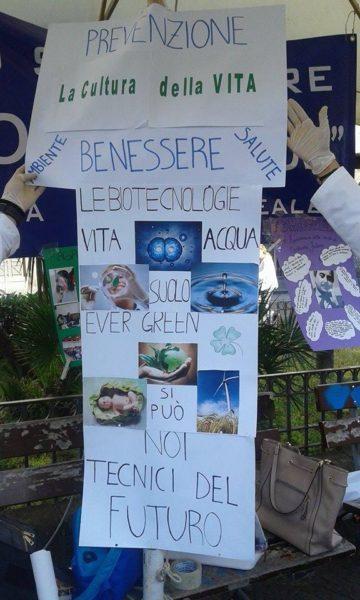 Torre Annunziata, scuole in piazza per ricordare le vittime della mafia: le foto 13282214_10208173325962307_760735763_n