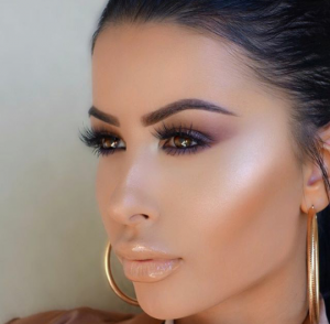 Lo strobing. Istruzioni per l’uso. Molto più di kim kardashian, questa regina di instagram sa proprio fare il suo mestiere! Amrezy