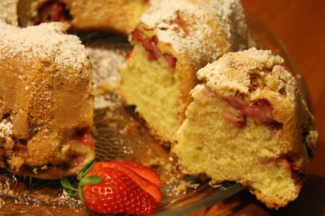 Ciambella soffice con fragole IMG_2585.JPG