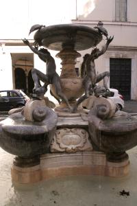 Fontana delle tartarughe a Piazza Mattei fontana delle tartarughe 4