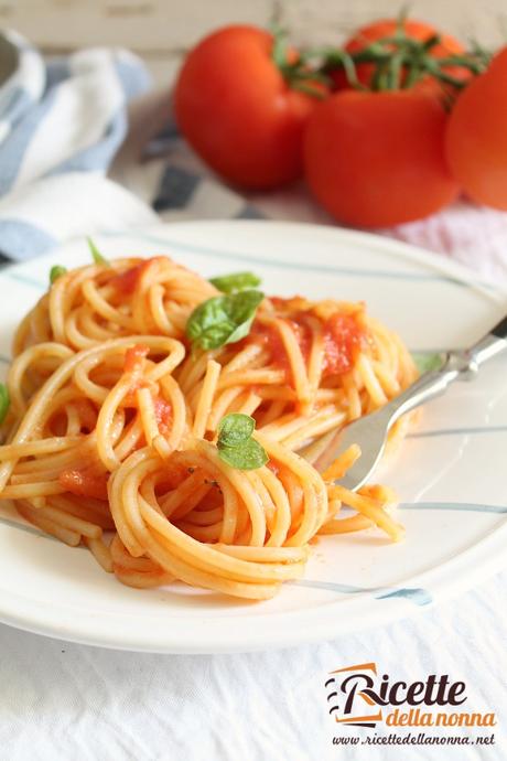 Spaghetti al pomodoro foto spaghetti al pomodoro 3
