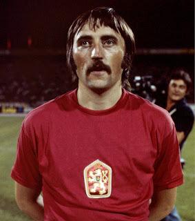 Campionati Europei di Calcio. Protagonisti#2 : Antonin Panenka Campionati Europei di Calcio. Protagonisti#2 : Antonin Panenka