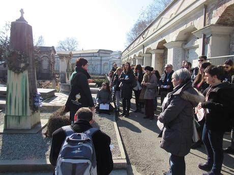 La Settimana per la Scoperta dei Cimiteri Europei 2016 Lunedì 6 giugno, ore 14.30, LE PENNE DEL MONUMENTALE. Costo 6€. Scrivere a info@lacivettaditorino.it (Nell'immagine il gruppo visita è davanti alla tomba di Silvio Pellico)