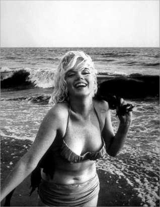 Once upon a time marilyn-monroe-beach-bikini-sea-holiday1