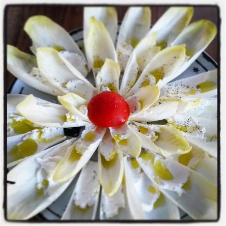 Fiore di indivia con robiola di capra Fiore di indivia con robiola di capra