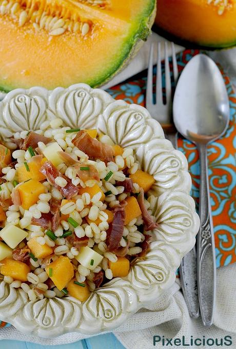 Insalata di Orzo con Melone, Provola e Culatello Croccante Insalata di Orzo con Melone, Provola e Culatello Croccante