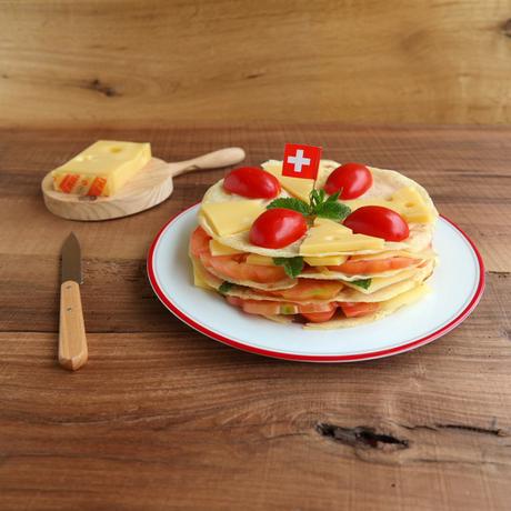 Millefoglie di pane carasau con Emmentaler Millefoglie di pane carasau con Emmentaler