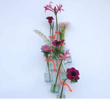Vasi sospesi dal Salone del Mobile/Hanging flowers Milan Design Week