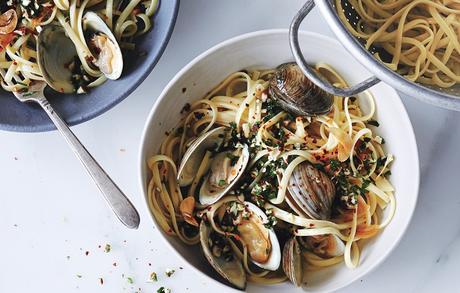 Di Astrofisica, sogni di bambine e Franciacorta Brut. linguine-and-clams-with-almonds-and-herbs-940x600