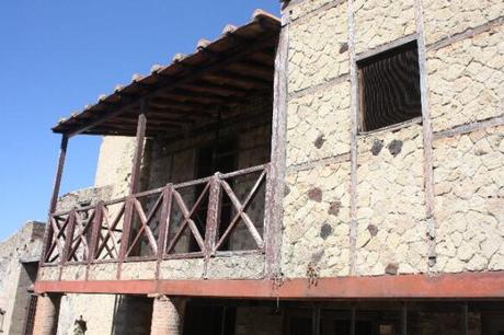 La “casa baraccata”: il primo regolamento antisismico d’Europa è dei Borbone Domus di Pompei costruita in Opus Craticium