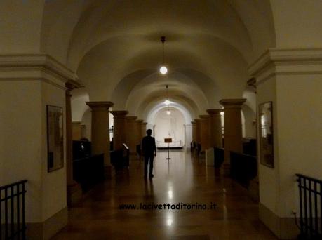 La Cripta Reale nel Duomo di Berlino Il corridoio centrale della cripta con il Cavalier Servente fuggiasco.