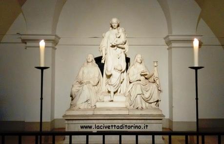 La Cripta Reale nel Duomo di Berlino L'unico gruppo scultoreo che orna la cripta di Berlino. Sono raffigurate le allegorie delle tre virtù teologali. Da sinistra: Speranza, Carità e Fede.
