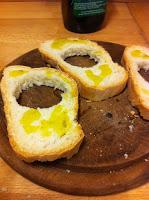 CROSTINI UOVO E TARTUFO NERO CROSTINI UOVO E TARTUFO NERO