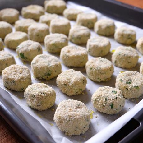 Zucchini balls: polpette di zucchine greche Zucchini balls: polpette di zucchine greche