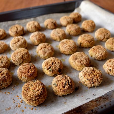 Zucchini balls: polpette di zucchine greche Zucchini balls: polpette di zucchine greche
