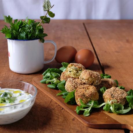 Zucchini balls: polpette di zucchine greche Zucchini balls: polpette di zucchine greche