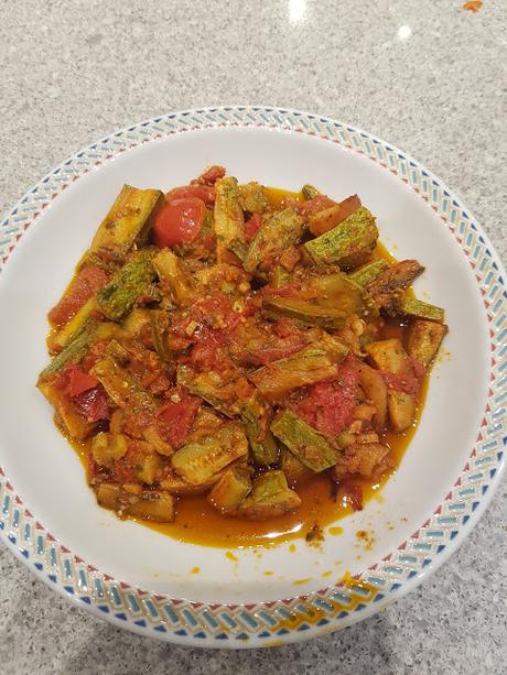 ZUCCHINE E POMODORI IN PADELLA ZUCCHINE E POMODORI IN PADELLA