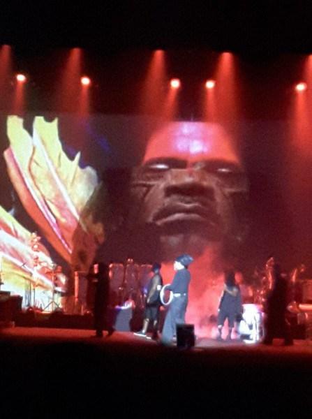 “ANTONIO CARLOS BROWN – Um popular brasileiro”: CARLINHOS BROWN AL TEATRO CASTRO ALVES DI SALVADOR BAHIA E IL SUO NUOVO CD “Artefireaccua – Incenerindo o inferno” “ANTONIO CARLOS BROWN – Um popular brasileiro”: CARLINHOS BROWN AL TEATRO CASTRO ALVES DI SALVADOR BAHIA E IL SUO NUOVO CD “Artefireaccua – Incenerindo o inferno”