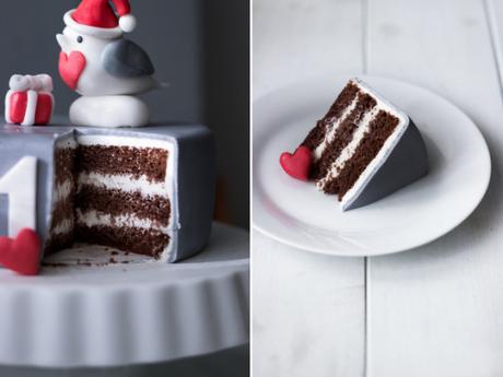 Una torta di compleanno in pasta di zucchero e sotto l’albero di Natale la ricetta semplice della crema al latte. Pettirosso cake - torta in pasta di zucchero