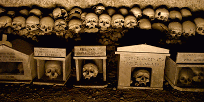 Halloween a Napoli. Il Cimitero delle Fontanelle. Halloween a Napoli. Il Cimitero delle Fontanelle.