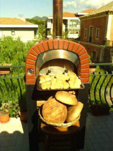 Il pane fatto in casa forno a legna per pane e pizze