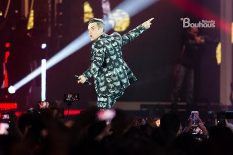 Robbie Williams nella gala de Los 40 Principales. Robbie Williams nella gala de Los 40 Principales.