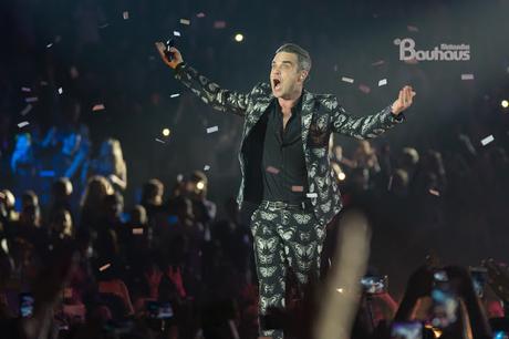 Robbie Williams nella gala de Los 40 Principales. Robbie Williams nella gala de Los 40 Principales.